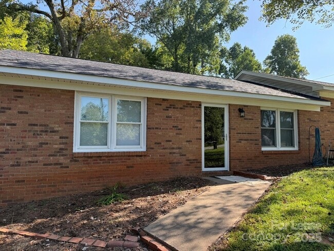 Building Photo - 5597 Wrenn Dr
