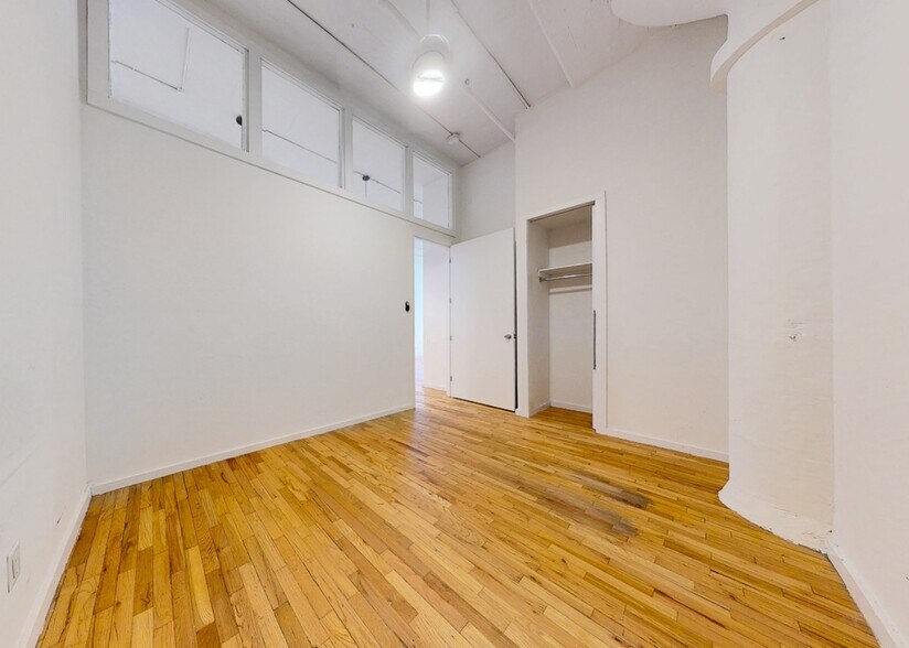 Building Photo - Seigel Street