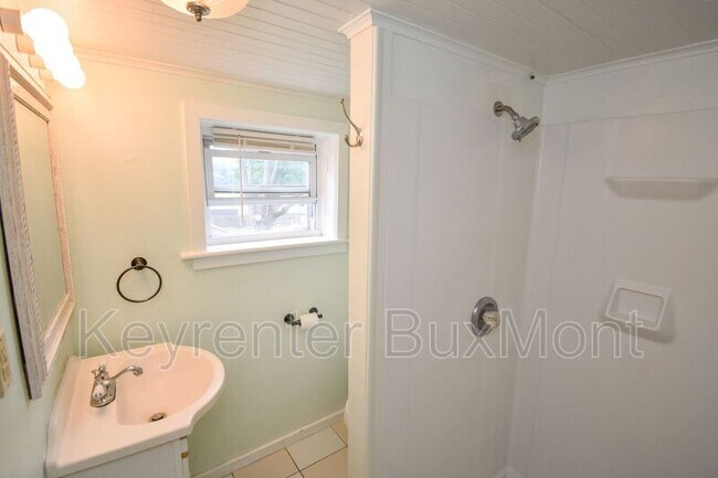 Building Photo - 1089 Durham Rd