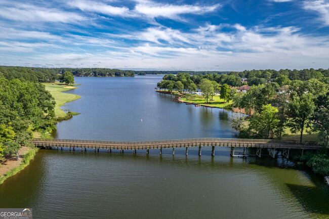 Building Photo - 401 Cuscowilla Dr