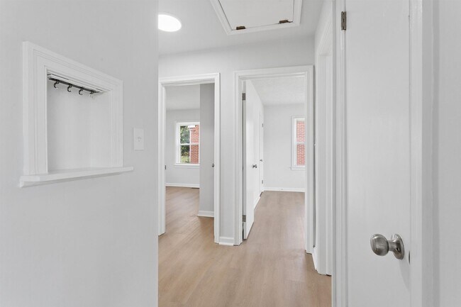 Building Photo - 3BR/1BA Renovated Brick Rancher | 1-Car Garage | Hampton – Coliseum Central
