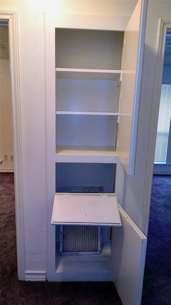 Building Photo - 10150 Valley Club Dr