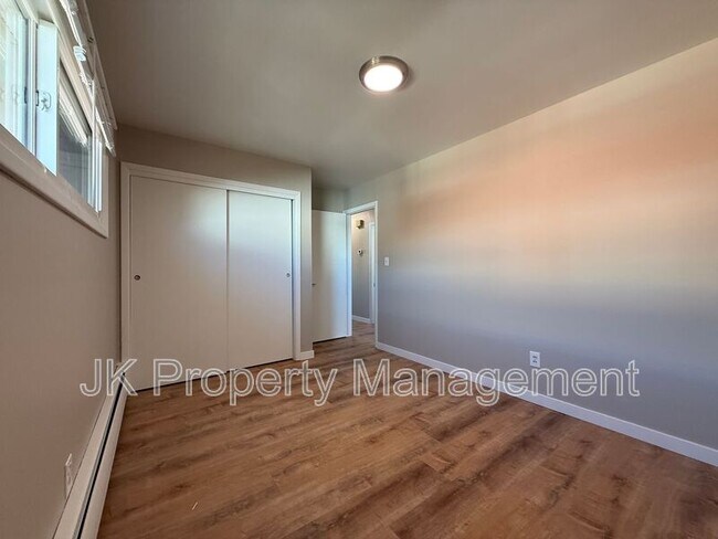 Building Photo - 2100 4th St NE