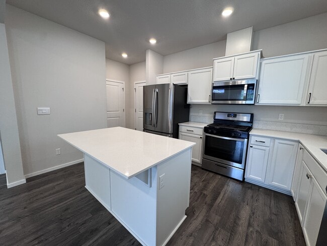 Building Photo - 896 N 18th Ave
