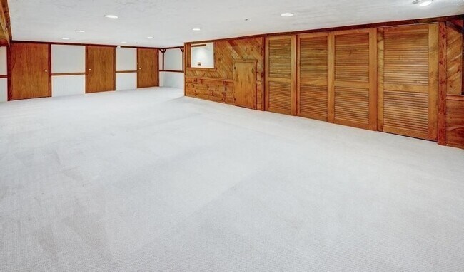 Building Photo - 559 Great Elm Way