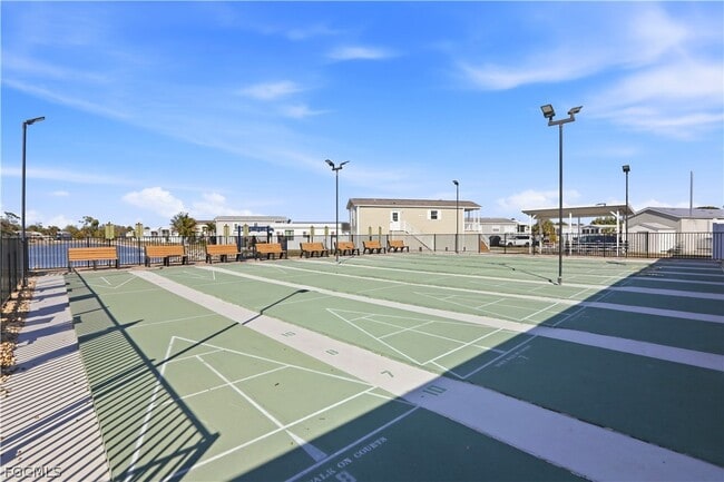 Building Photo - 158 Nanaimo Trail