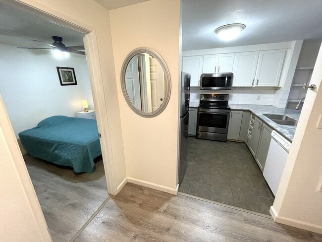 Building Photo - Kihei Shores - Furnished 2 Bed/2Bath Condo - Pool and Hot Tub - 2 Parking Spaces