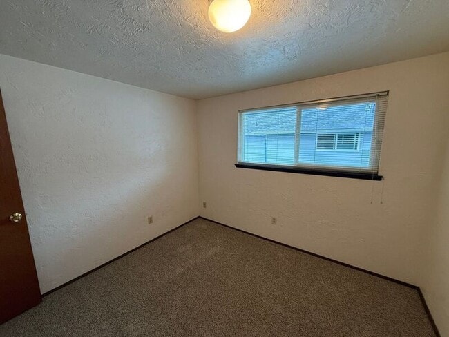 Building Photo - 2501 SW Pickford St