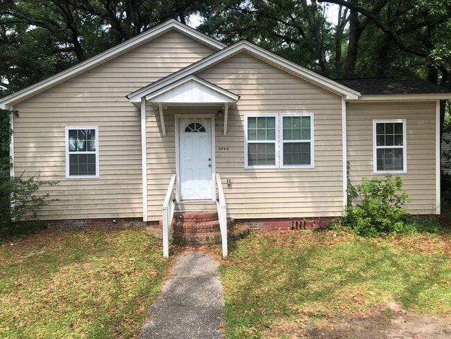 Building Photo - Charming Single Family Home