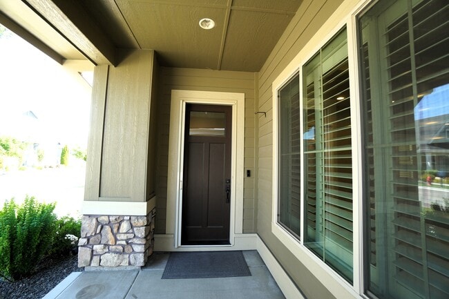 Building Photo - 407 W Pavilion Ln