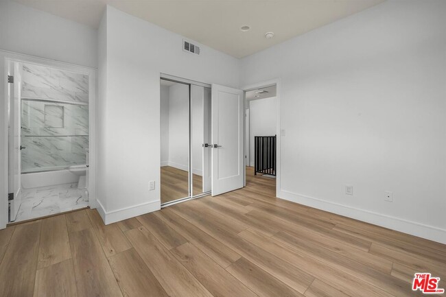 Building Photo - 4073 Saturn St