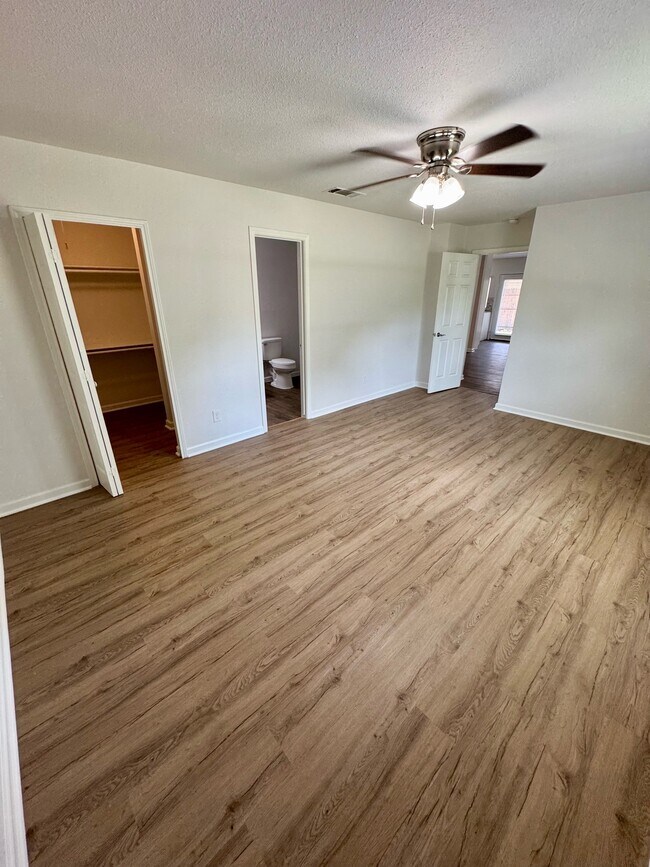 Building Photo - 3003 Lemmontree Ln