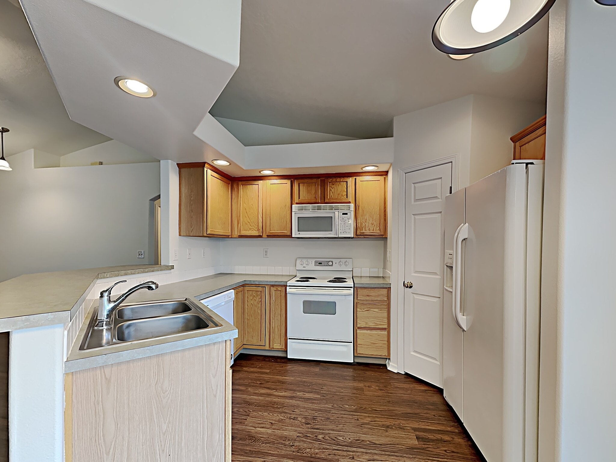 Building Photo - 802 NW 9th Pl