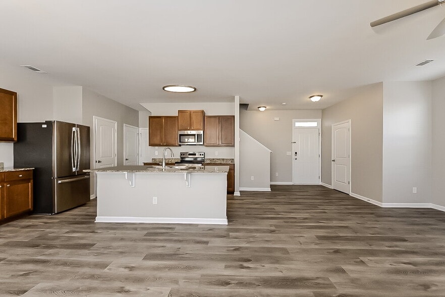 Building Photo - 2901 S Hills