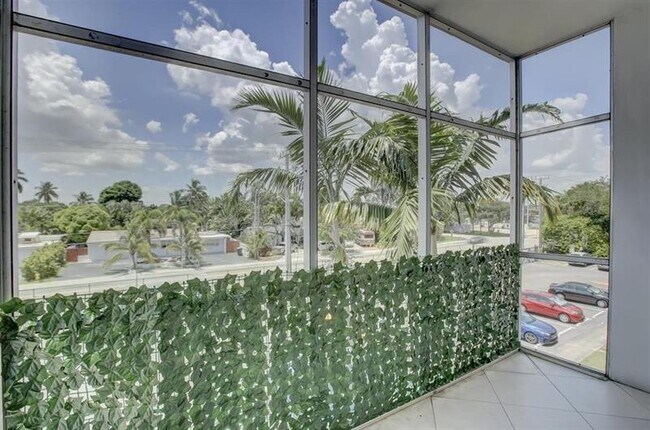 Building Photo - 3040 NE 16th Ave