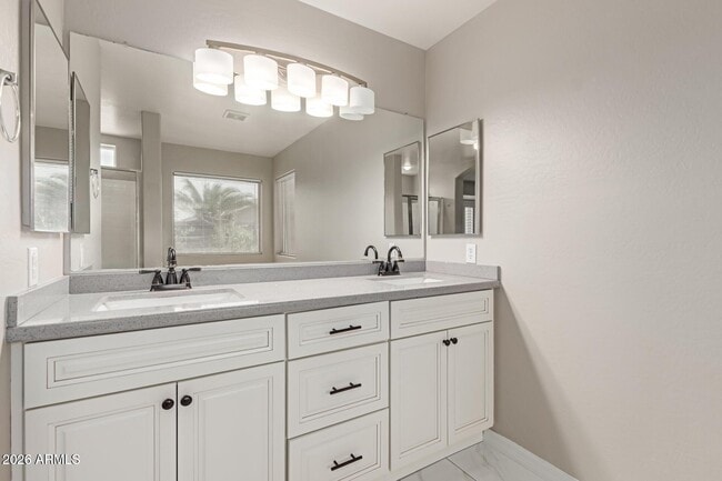 Building Photo - 16523 W Saguaro Ln