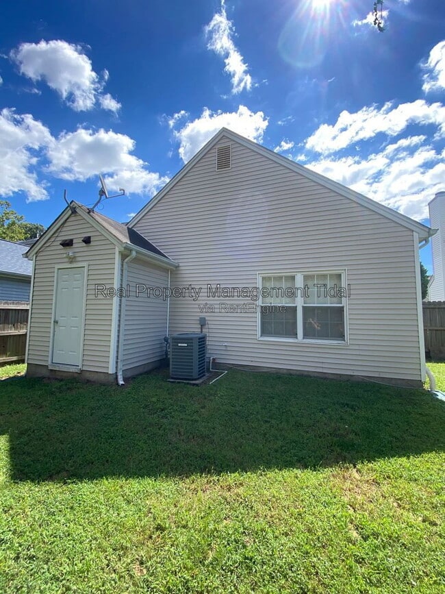 Building Photo - 475 Crosland Ct