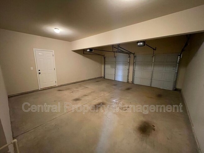 Building Photo - 514 W Holloway Dr