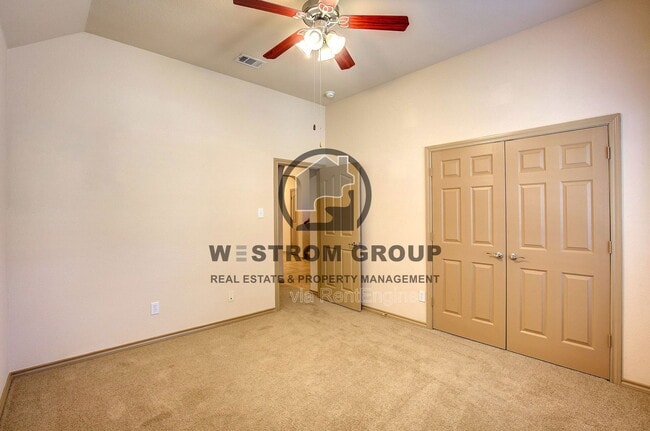 Building Photo - 3217 Hornbeam St