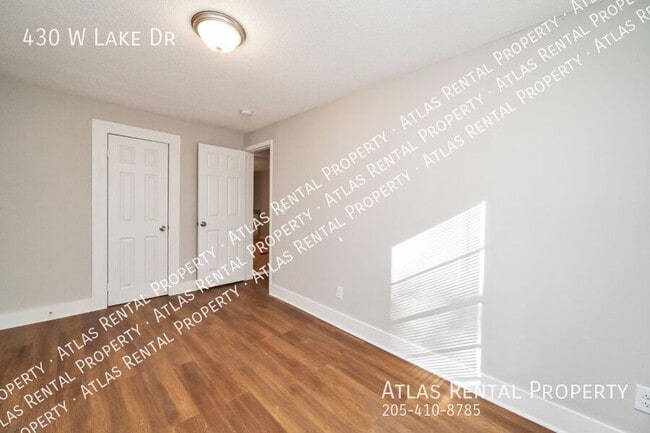 Building Photo - 430 W Lake Dr