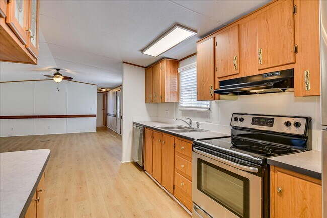 Building Photo - 892 W Five Notch Rd