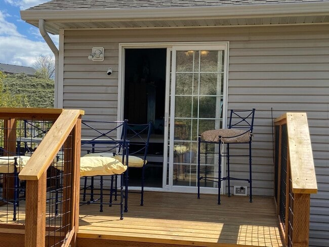 Building Photo - 3020 Silverfield Way