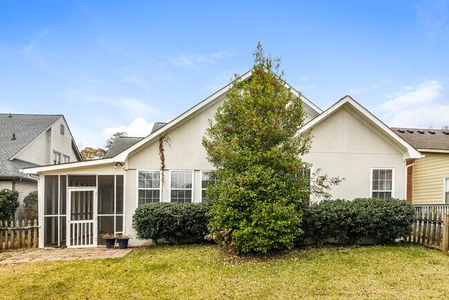 Building Photo - 440 Fairway Ct