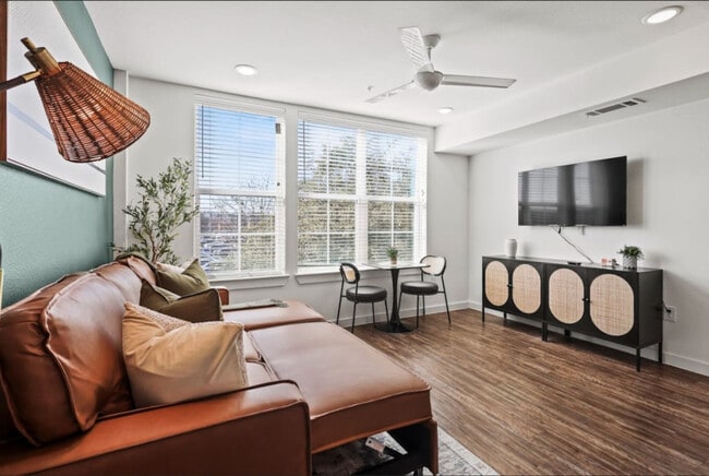 Building Photo - 120 N Madison Ave