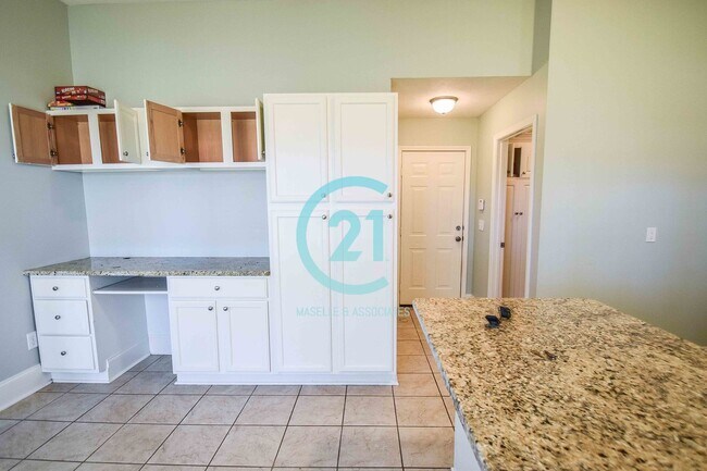Building Photo - 3 Bed/2 Bath Home in Ashbrooke