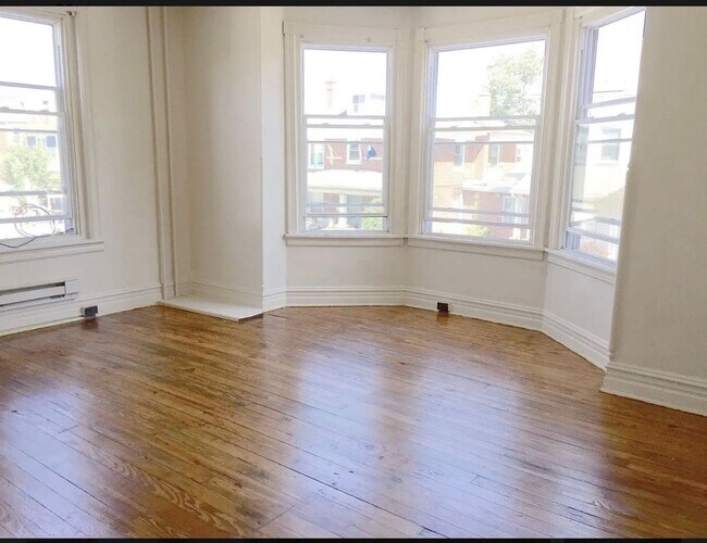 Building Photo - Student Housing 5 bedroom House Available Now & 2026-2027 School Year!