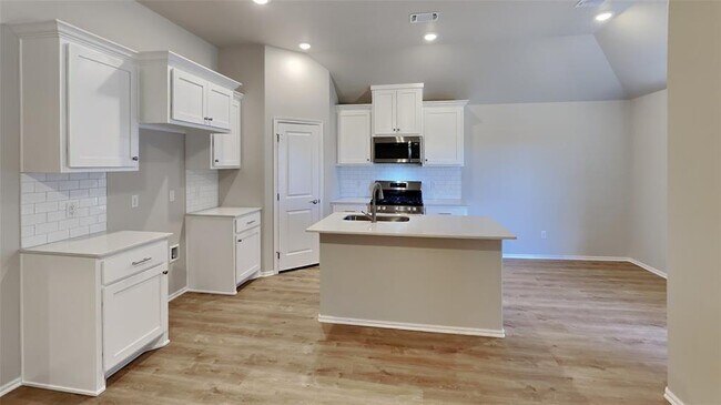 Building Photo - 9121 NW 127th St