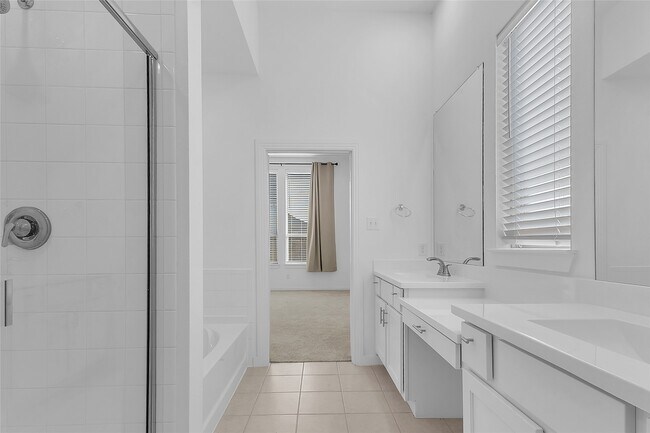Building Photo - 1805 Everglades Dr