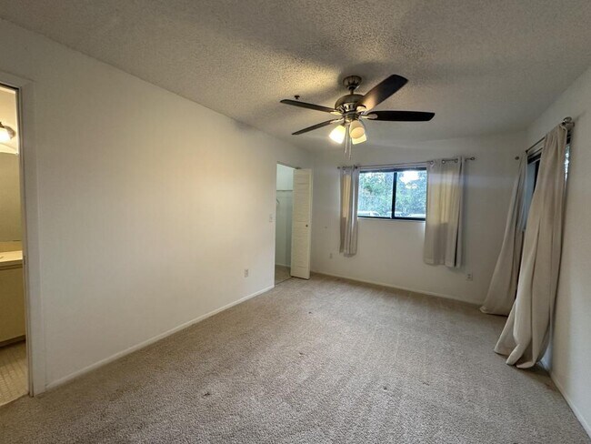 Building Photo - 6002 Laketree Ln