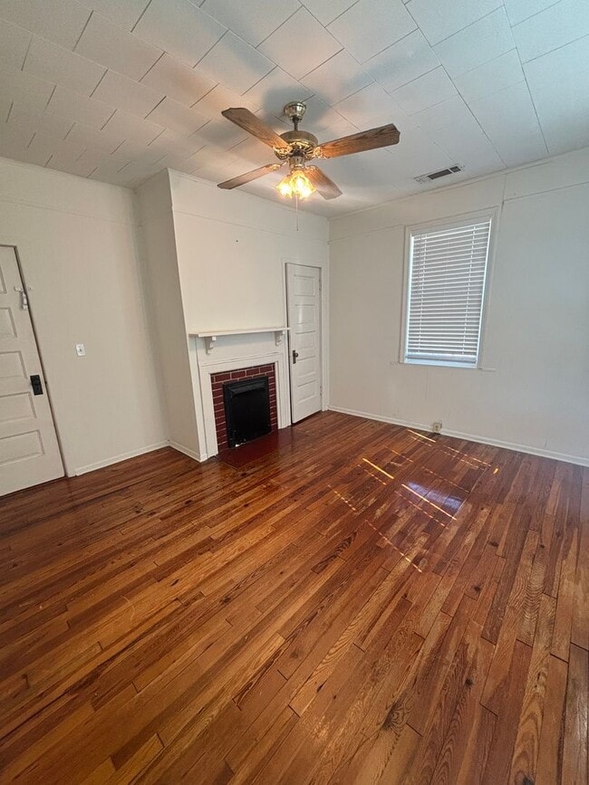 Building Photo - 3/1 House in Celanese $1,495