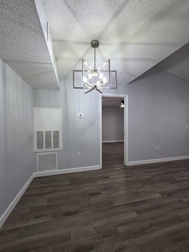 Building Photo - 12591 Equestrian Cir