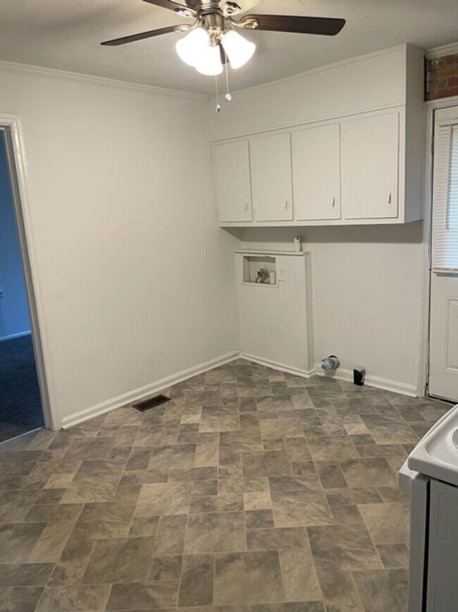 Building Photo - Quaint 2 Bedroom 1 Bath Home in Austell