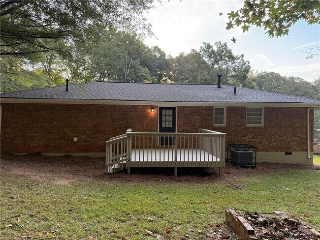 Building Photo - 379 Utoy Cir SW