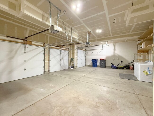 Building Photo - Rare Mountain View Gem for Rent in Erie!