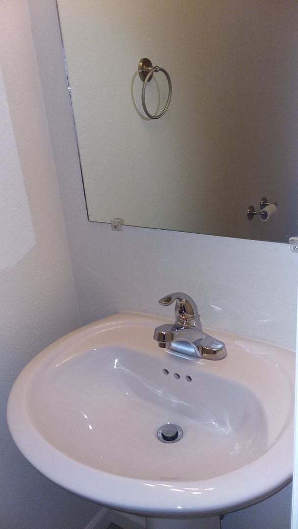 Building Photo - 3 Bedroom 2.5 Bathroom Townhouse in Saddle Ridge!!!