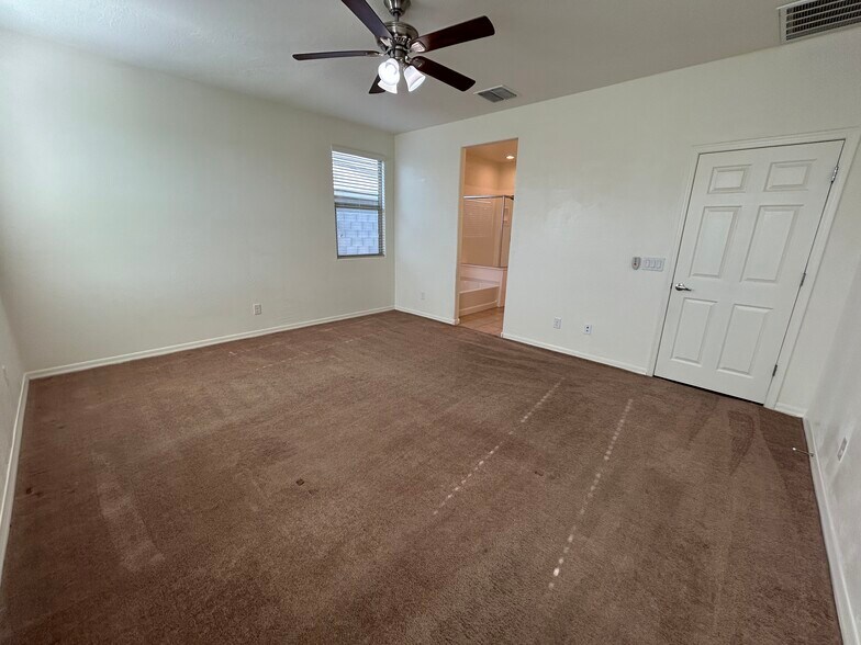 Building Photo - 7930 S 24th Way