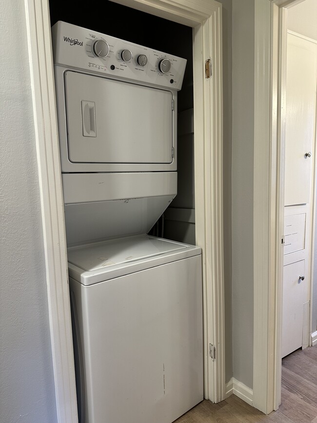 single unit washer/dryer - 601 Eason Pl