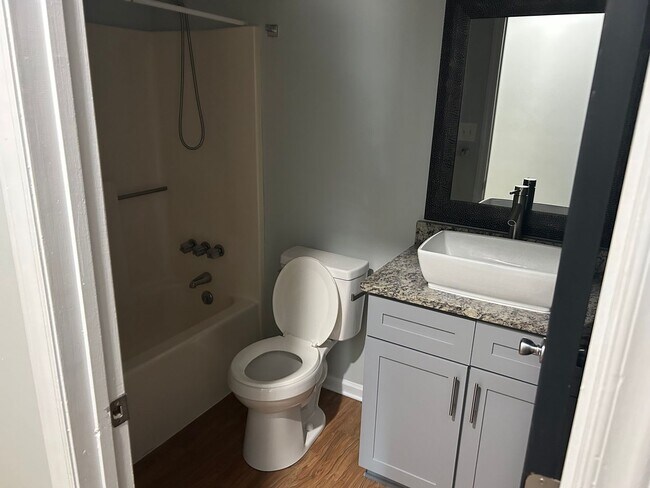 Building Photo - Nice 3 bedroom, 2 bath house