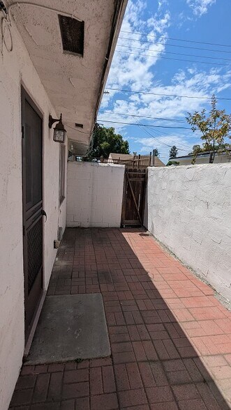 Building Photo - 209 N Florence St