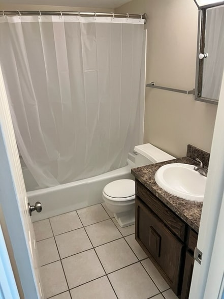 Building Photo - 4401 S 27th St