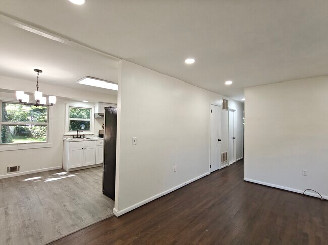 Building Photo - 20 N New Prospect Rd