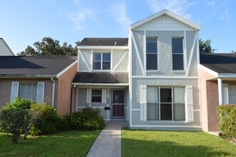 Building Photo - 611 W Oak Terrace Dr
