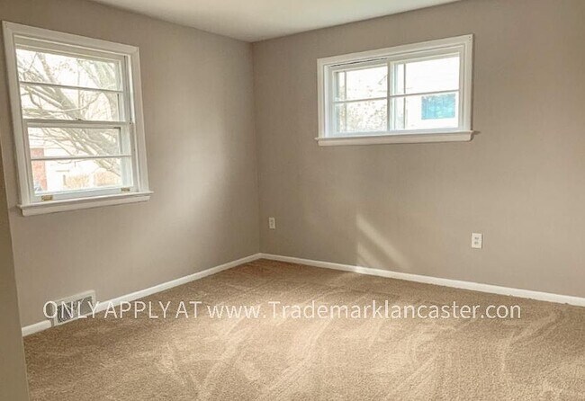 Building Photo - 525 Hilton Dr