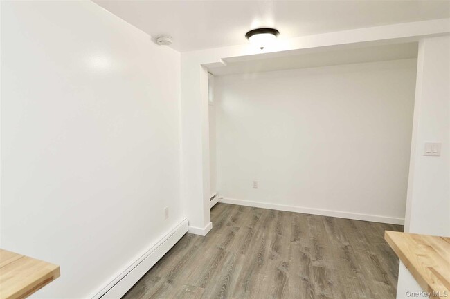 Building Photo - 128 Catherine St