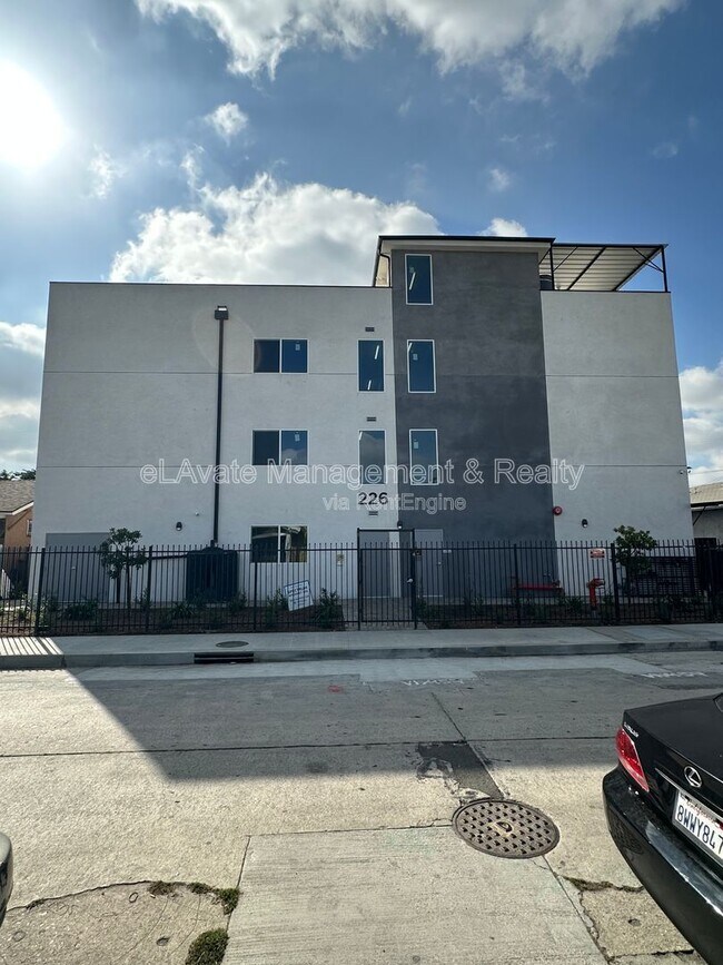 Building Photo - 226 W 87th St