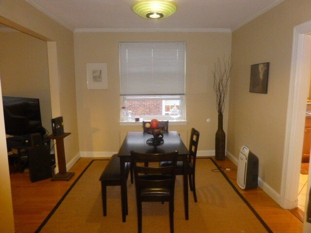 Building Photo - 1559 Beacon St